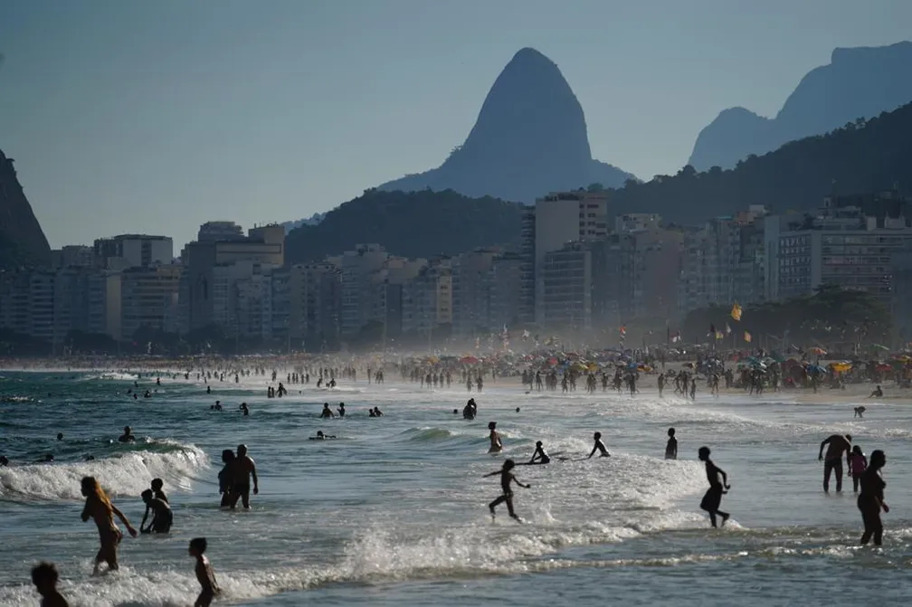 Banhistas no Leme - Rio de Janeiro - Foto: Marcos Serra Lima/G1