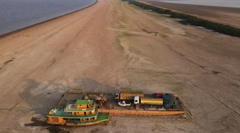 Navegação de barcaças interrompidas pela seca - Foto: REUTERS/Bruno Kelly