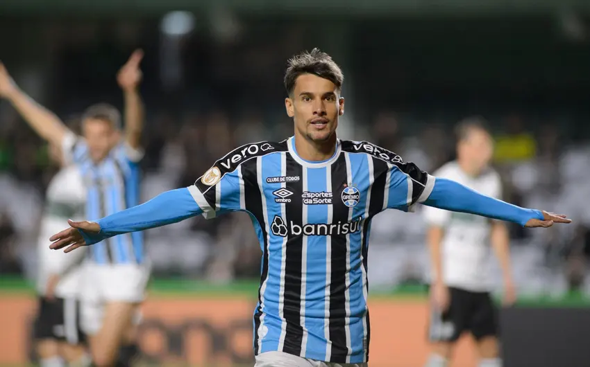 Grêmio vence o Coritiba fora de casa