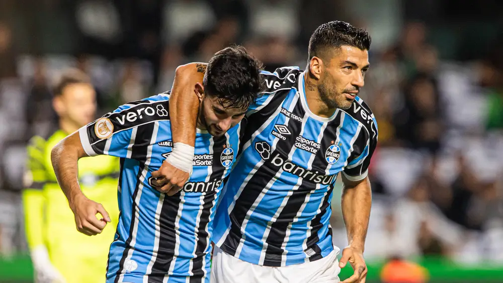 Grêmio vence o Coritiba fora de casa