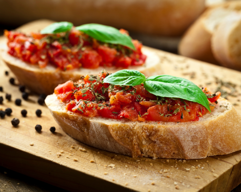 Bruschetta de Tomate com Manjericão - Foto: Canva